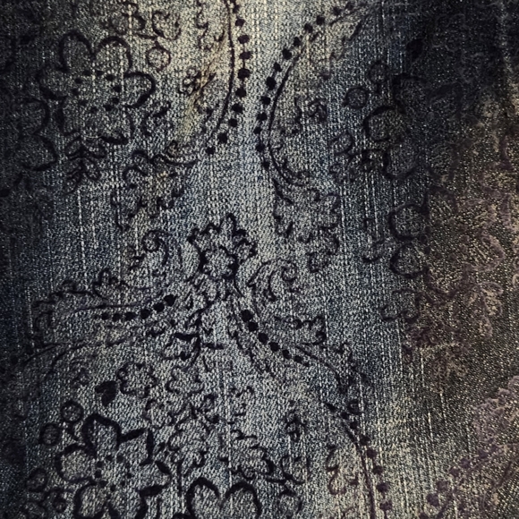 Unique Hollister Floral Pattern Jeans - Size 26, or 28" waist - Picture 6 of 7